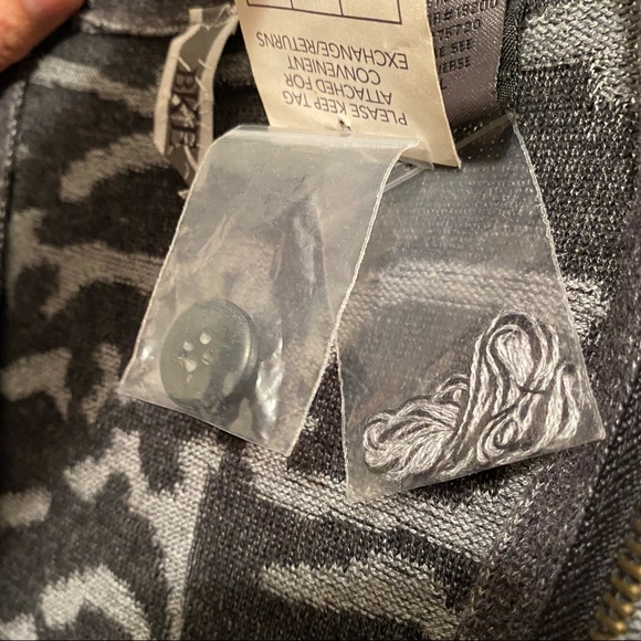 BKE Black and Gray Cardigan - Picture 9 of 9